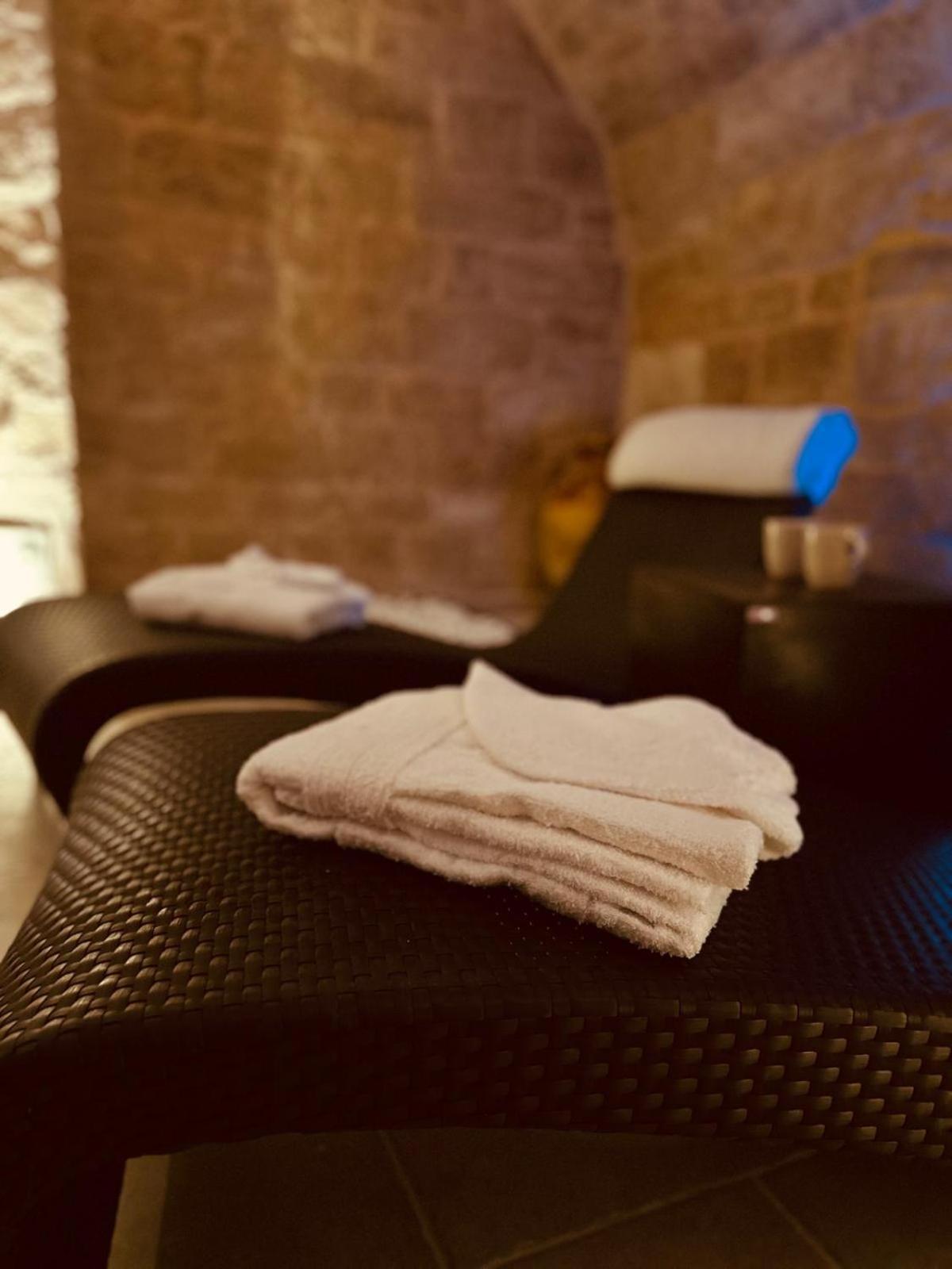 Un Giorno Bellissimo Suite & Spa Martina Franca Bagian luar foto